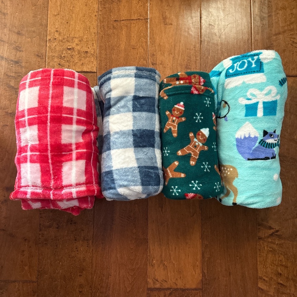 4 Christmas Blankets